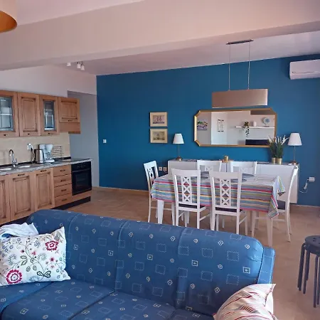 Navy Blue نيا سكيوني