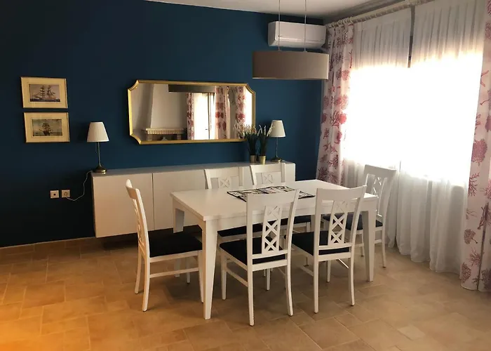 Daire Navy Blue Nea Skioni